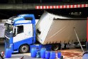 LKW blieb unter Bruecke haengen Koeln Ehrenfeld Innere Kanalstr Hornstr P226